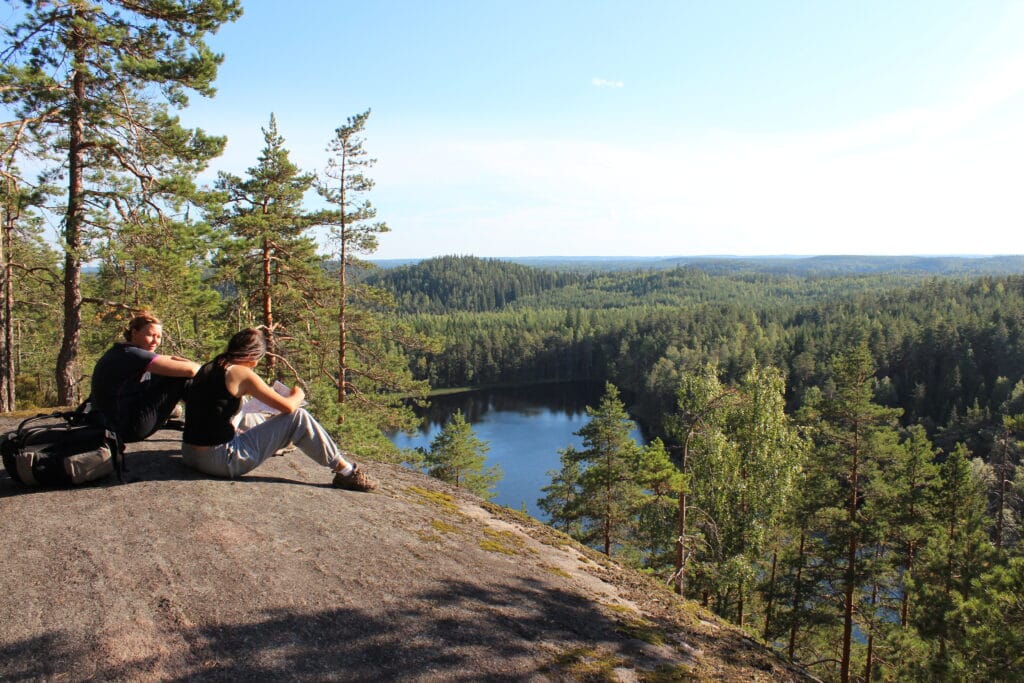 Hyödynnä mahtavat lisäpalvelumme, kuten retkeilyvarusteiden vuokraus.